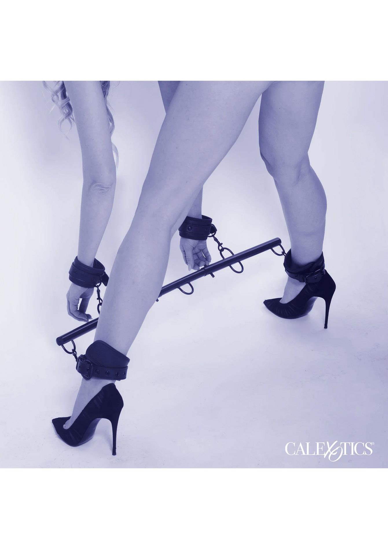 Spreader Bar With Cuffs