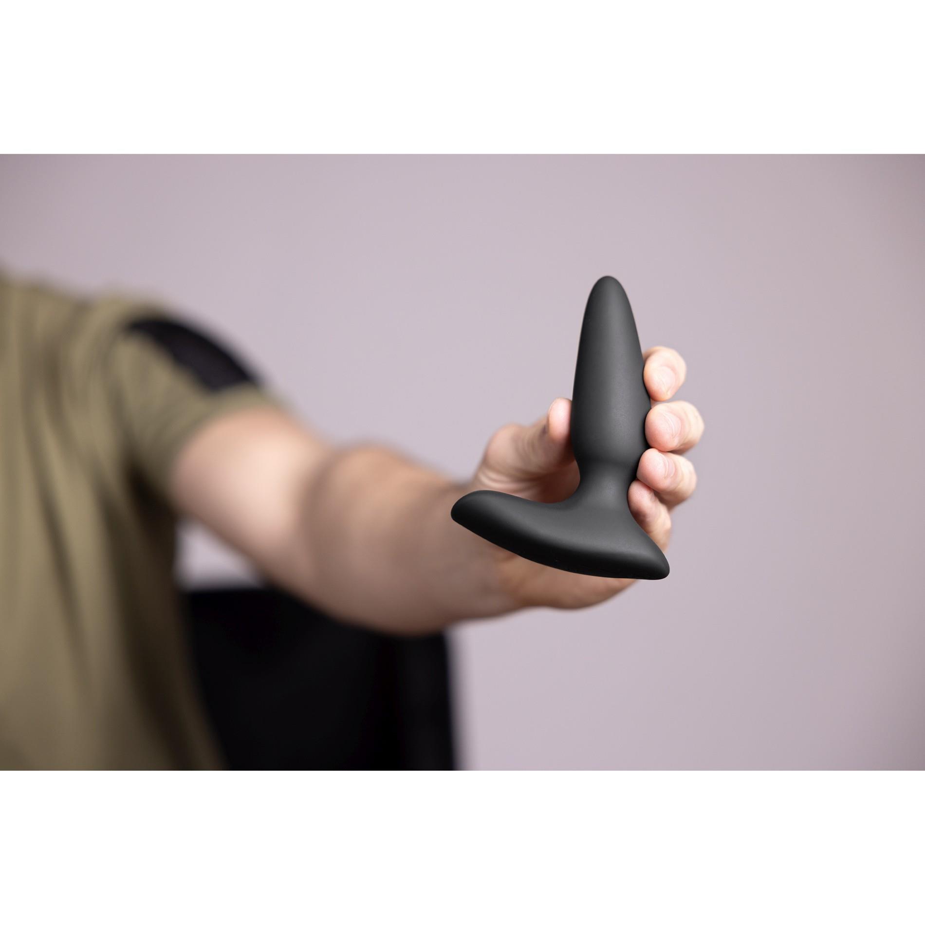 Smooth Vibrating Anal Plug With Remote Control