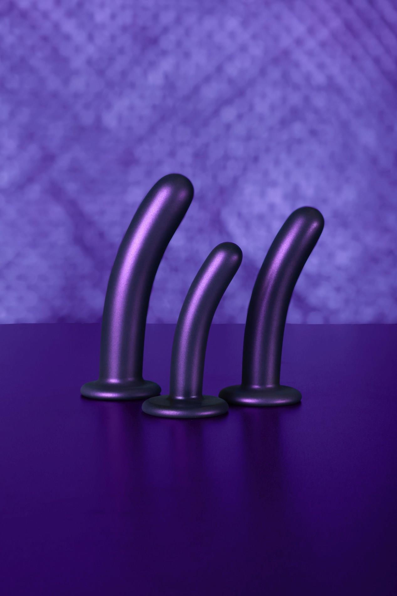 Smooth Silicone G-Spot Dildo - 7'' / 17 Cm