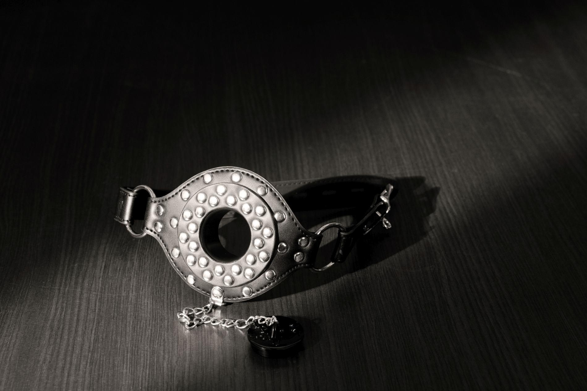 Open Mouth Gag With Plug Stopper - Black