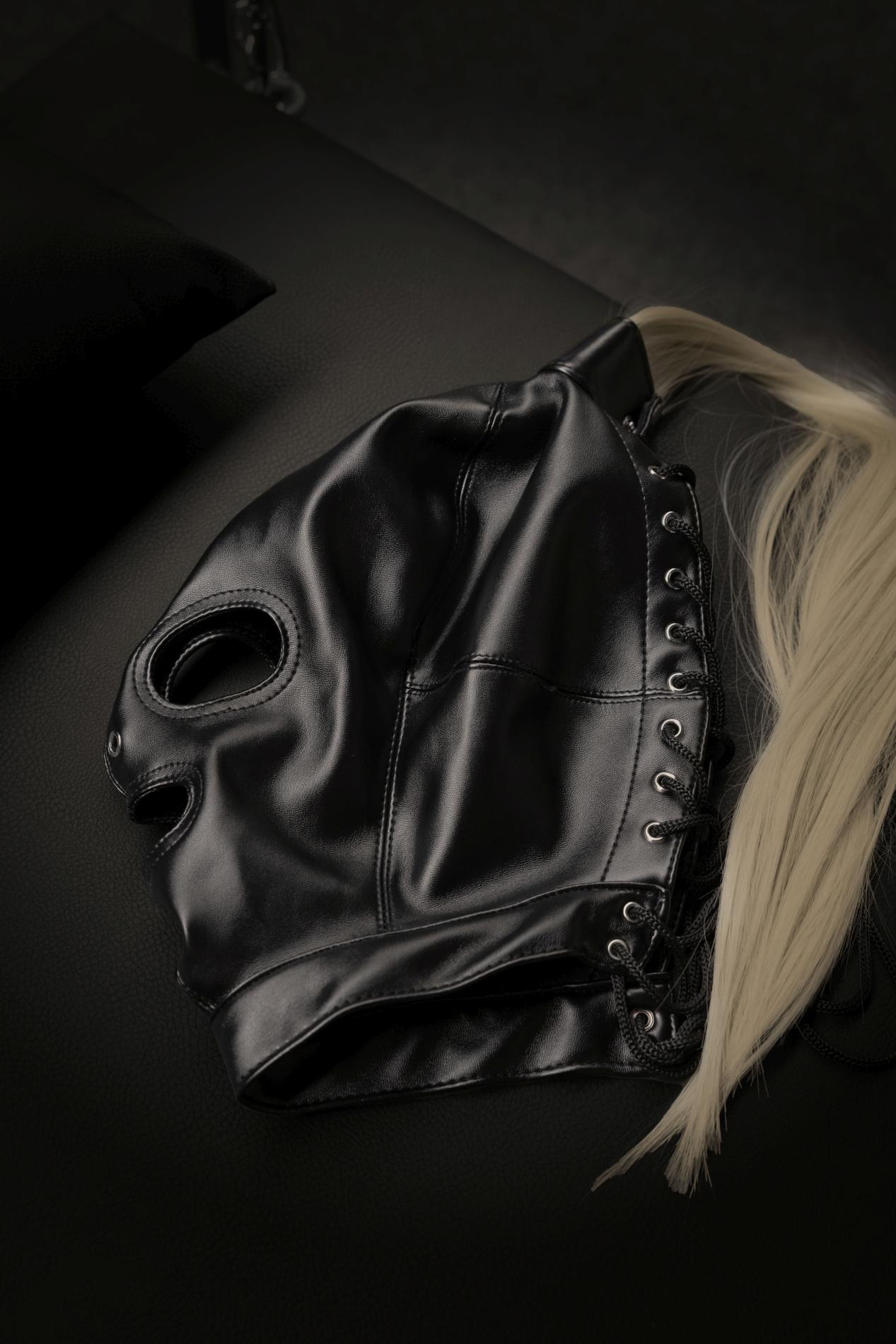 Mask With Blonde Ponytail - Black
