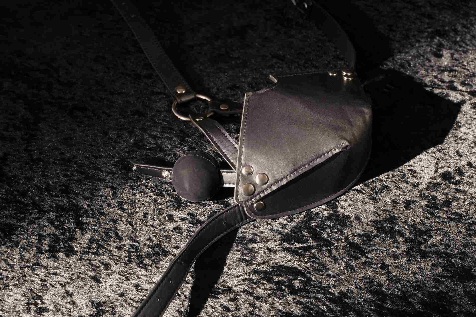 Head Harness With Mouth Cover And Solid Ball Gag - Black