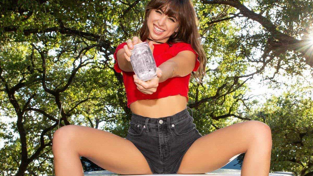 Fleshlight - Quickshot Riley Reid
Compact Utopia